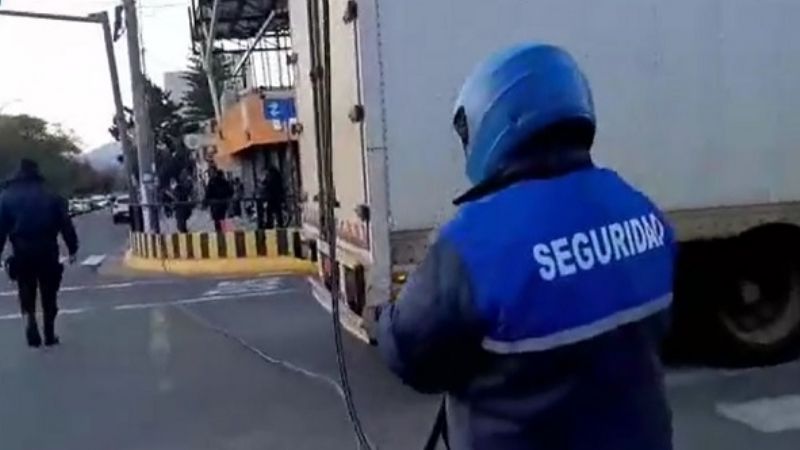 Camión arrasó con cableado