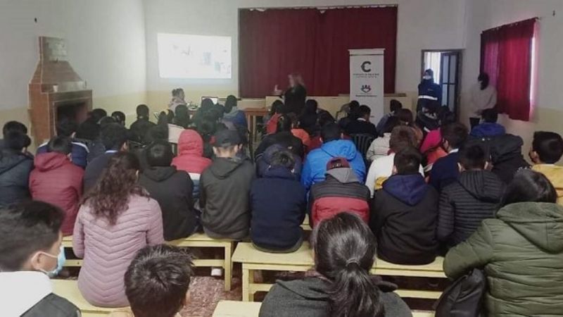 Charla sobre delitos informáticos y prevención