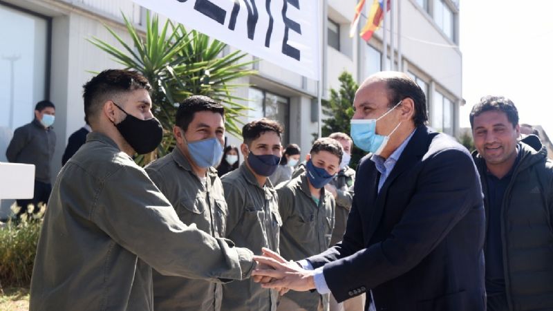 Gustavo habilitó un nuevo semáforo en la Av. Presidente Castillo