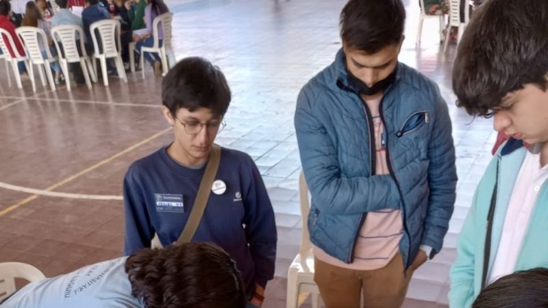 “Escuchándonos” se presentó en Capital