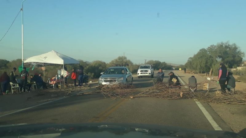 Vecinos de El Salado continúan con el corte de ruta