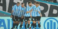 RACING le ganó a Patronato y recuperó la ilusión en la Liga. En la foto el festejo por el golazo de Hauche, en tres toques con Vecchio y Copetti.