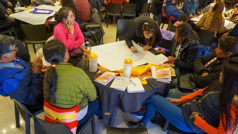 Firman acuerdo con Comunidades Originarias