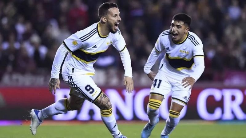 Boca le ganó a Lanús y es el único puntero