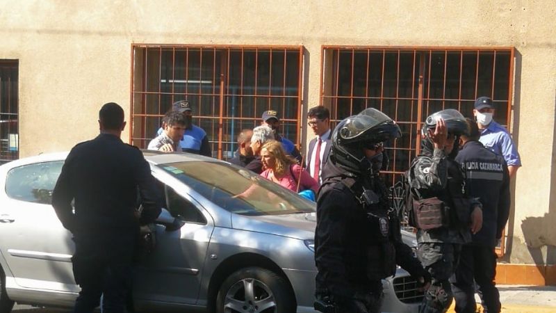 La policía le cruzó una camioneta al abogado Furque