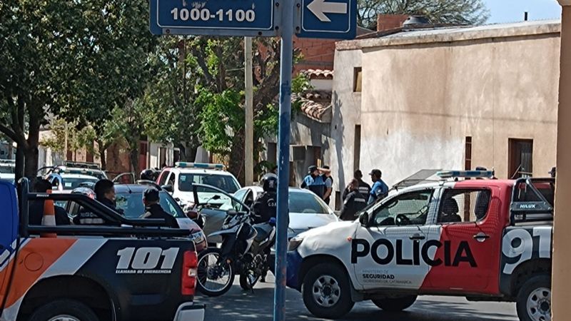 La policía le cruzó una camioneta al abogado Furque