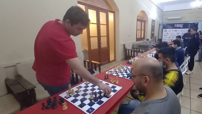 Exitosas simultáneas previas al Torneo de Ajedrez Minero
