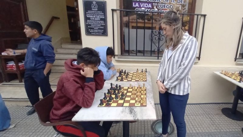Exitosas simultáneas previas al Torneo de Ajedrez Minero