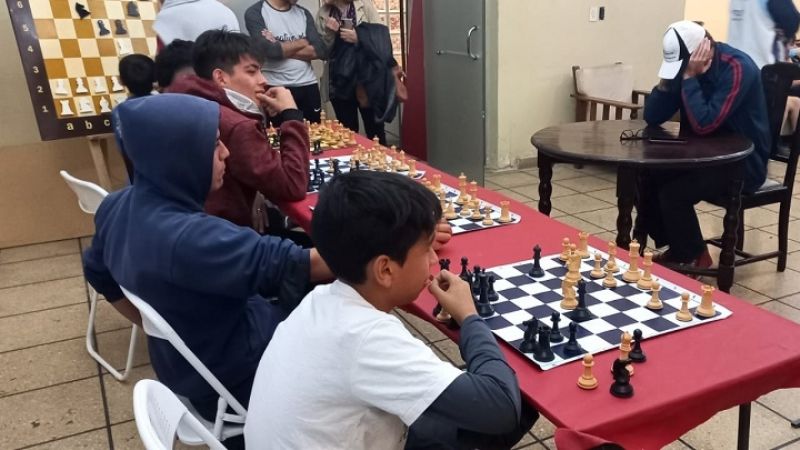 Exitosas simultáneas previas al Torneo de Ajedrez Minero