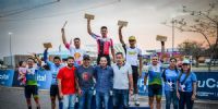 LOS GANADORES en el podio final de la carrera, en el Predio Ferial.