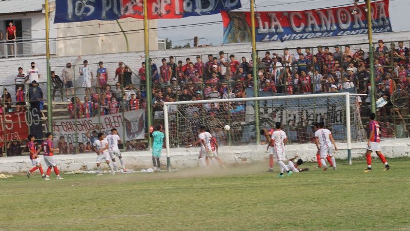 Goleada histórica de “Poli” y “Tesho” venció al “Santo”