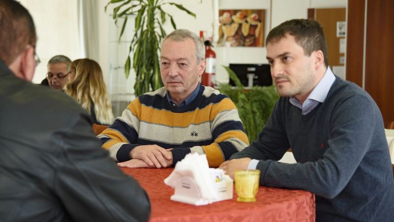 Manzi y Monti se reunieron con el Obispo