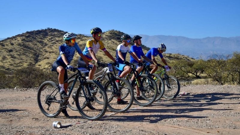 El MTB y Cestoball “coronaron” en Santa María