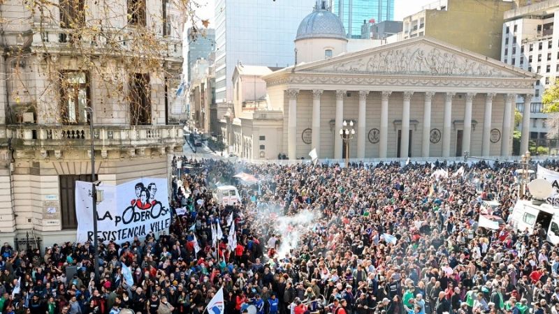 Multitudinaria marcha en Plaza de Mayo