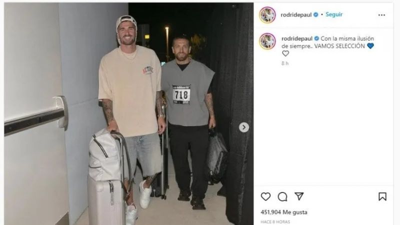 De Paul y Papu Gómez con la cábala de sus vestimentas