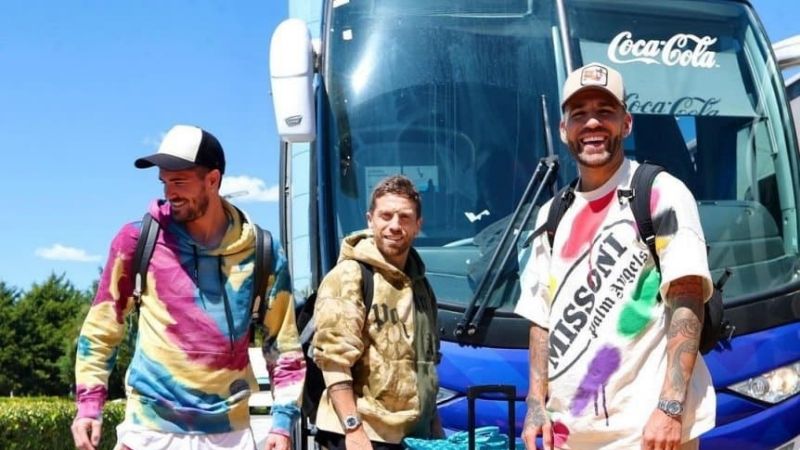 De Paul y Papu Gómez con la cábala de sus vestimentas