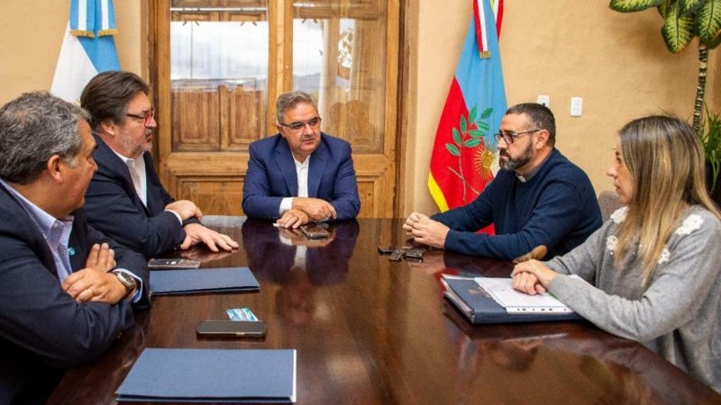 Avanzan gestiones para trasladar escuelas y descomprimir el tránsito en la ciudad