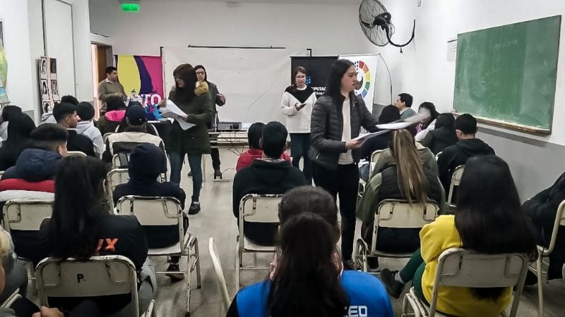 Diputados visitó Paclín para conversar con alumnos y alumnas sobre el Voto Joven