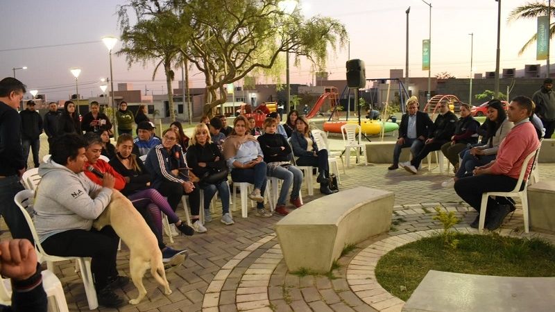 Autoridades de Seguridad se reunieron con vecinos de Valle Chico