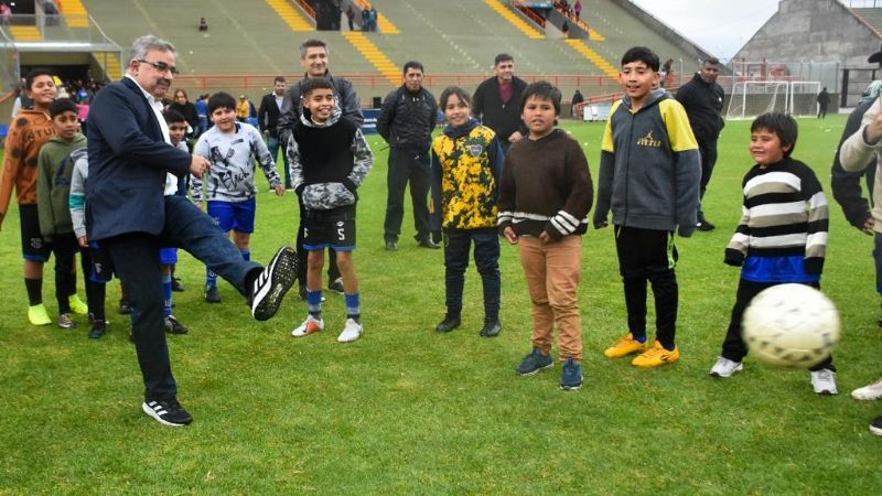 Raúl y Juan Zabaleta reabrieron el Estadio Bicentenario