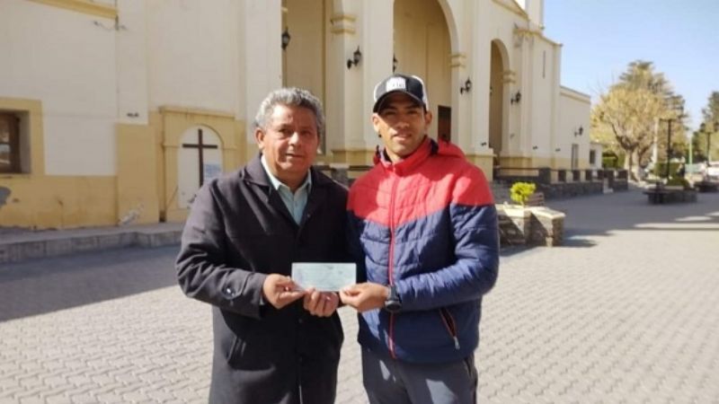 Gómez apoyó al atleta Lopez para su viaje al mundial de Trail Running Montaña