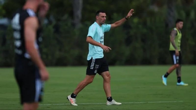 Scaloni sorprendió en la última práctica antes de Honduras