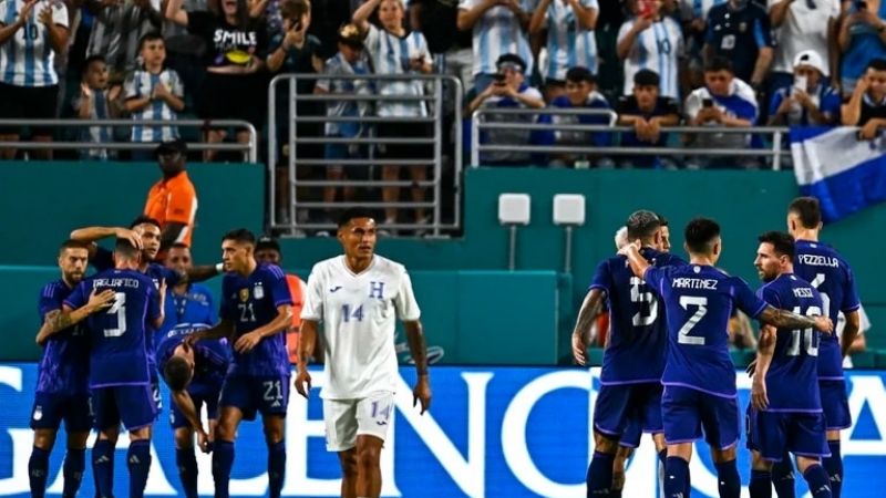 Argentina goleó con Messi y nuevas alternativas