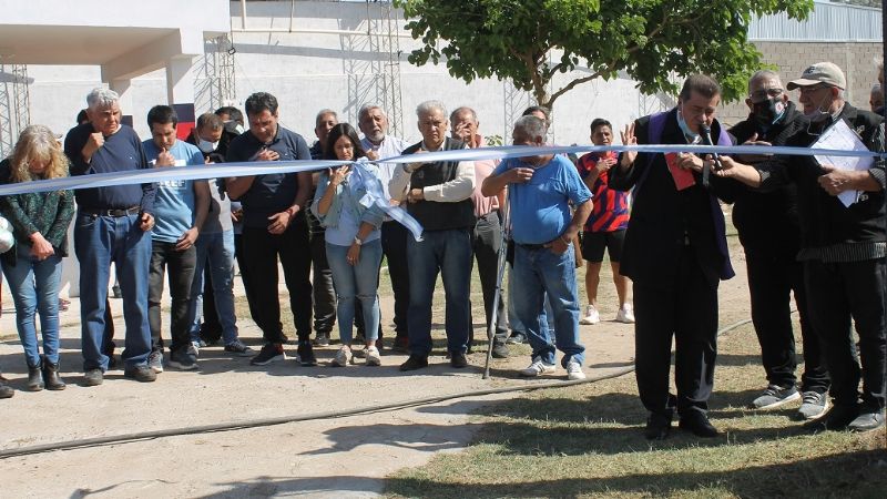 La fiesta de “Tesho” inaugurando su cancha