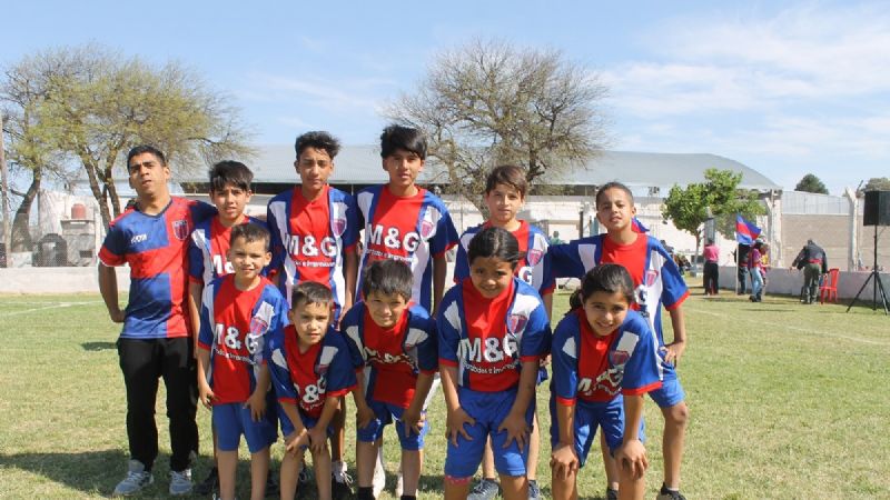 La fiesta de “Tesho” inaugurando su cancha