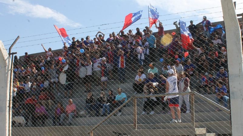 La fiesta de “Tesho” inaugurando su cancha
