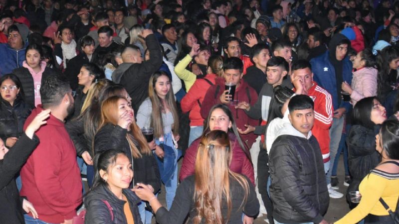 A todas luces, el Anfiteatro recibió a la primavera y a los estudiantes