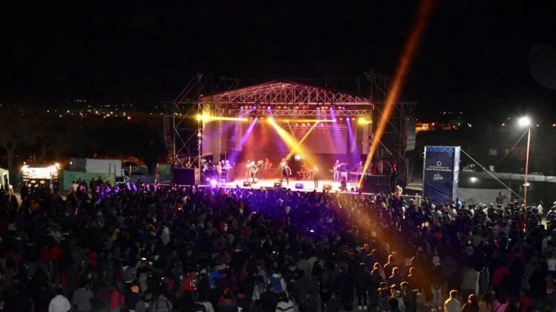 A todas luces, el Anfiteatro recibió a la primavera y a los estudiantes