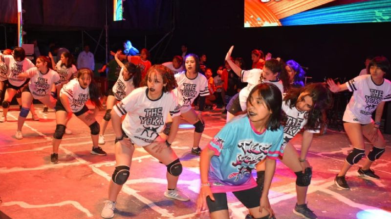 A todas luces, el Anfiteatro recibió a la primavera y a los estudiantes