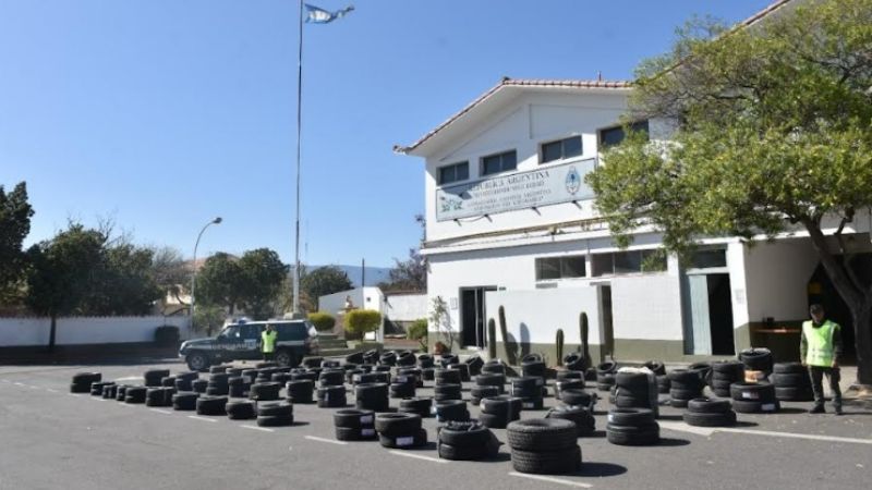Secuestraron cubiertas y hojas de coca