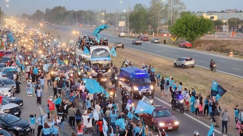 Histórica caravana le dio la bienvenida a Belgrano