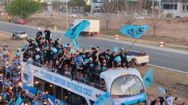 Histórica caravana le dio la bienvenida a Belgrano