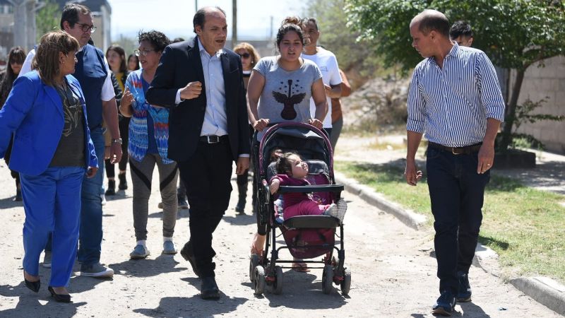 Gustavo inauguró las obras de aguas y cloacas