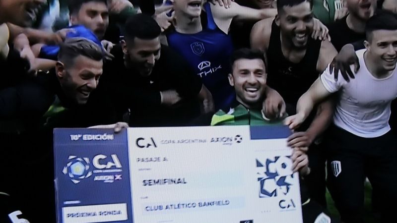 Cambeses atajó 4 penales y Banfield está en “semis"