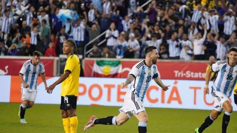 Argentina goleó a Jamaica con un doblete de Messi