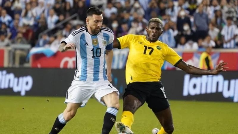 Argentina goleó a Jamaica con un doblete de Messi
