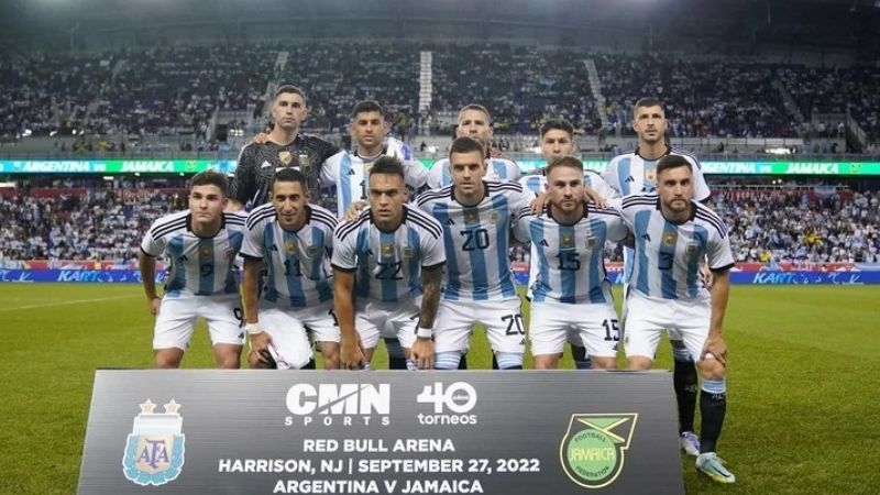 Argentina goleó a Jamaica con un doblete de Messi