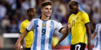 JULIÁN ÁLVAREZ marcó el primer gol en la goleada de Argentina, a Jamaica.