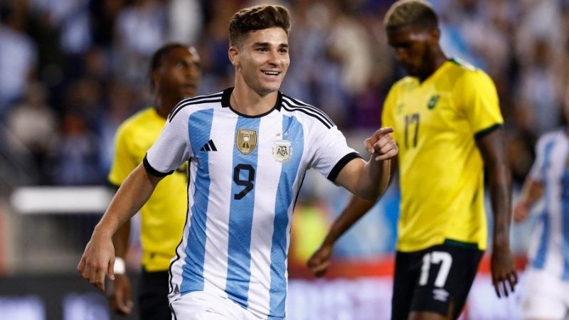 Argentina goleó a Jamaica con un doblete de Messi