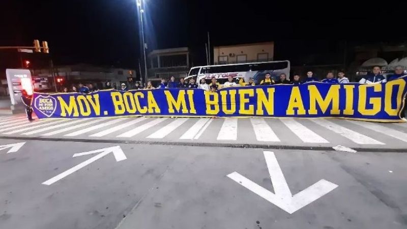 Muere una mujer al volcar micro con hinchas de Boca