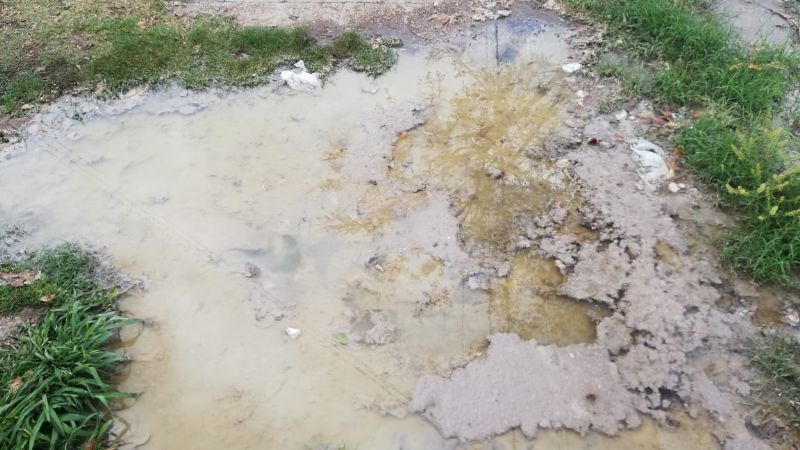 Asqueroso derrame cloacal en la Escuela de cadetes