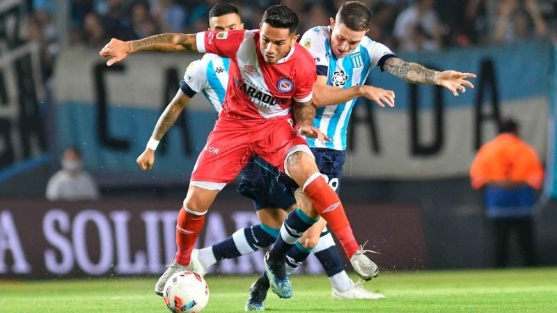 Racing con Argentinos y Gimnasia recibe a Independiente