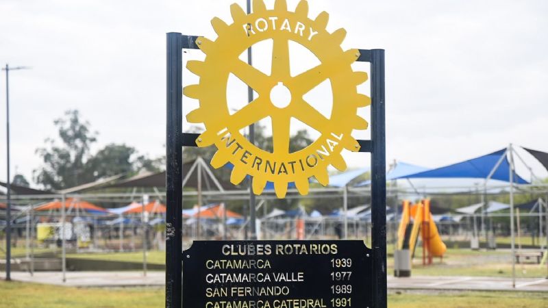 Inauguración del monolito del Rotary Club Internacional