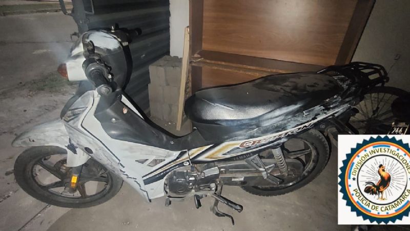 Robaron una moto pero la policía los atrapó