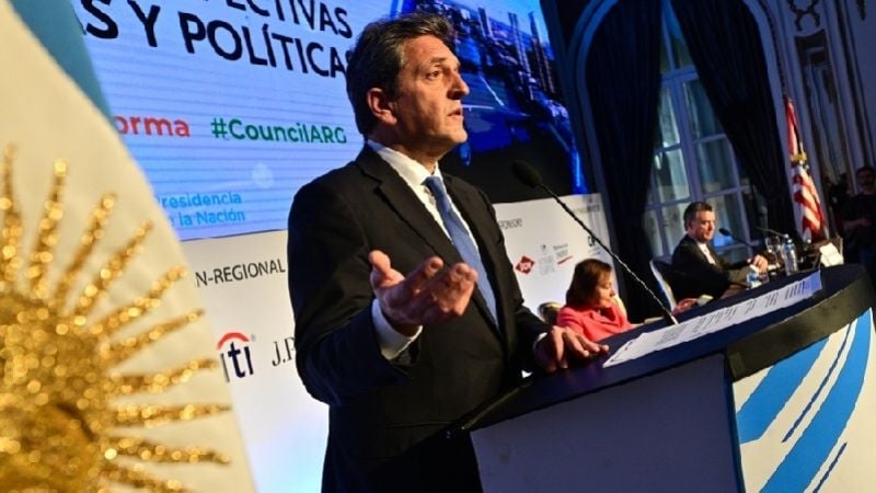 Massa hacia EE.UU. en busca de inversores