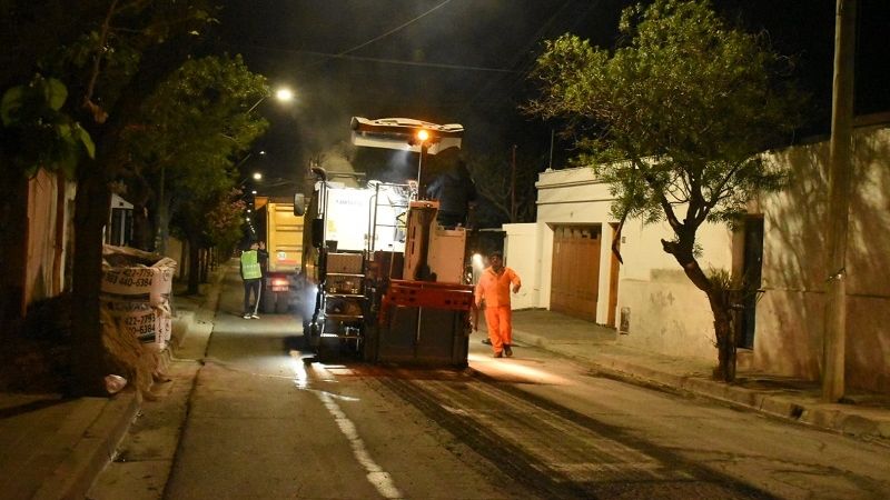 Repavimentan calles de todo el casco céntrico